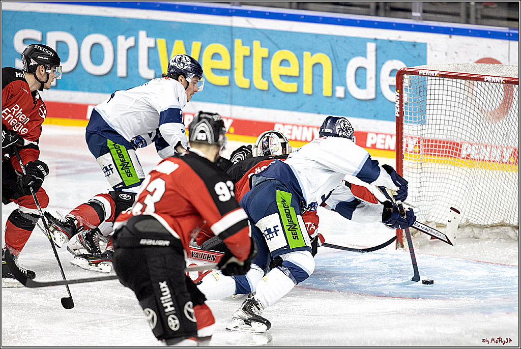 PENNY DEL;  Koelner Haie - Straubing Tigers; Koeln, 11.03.2022